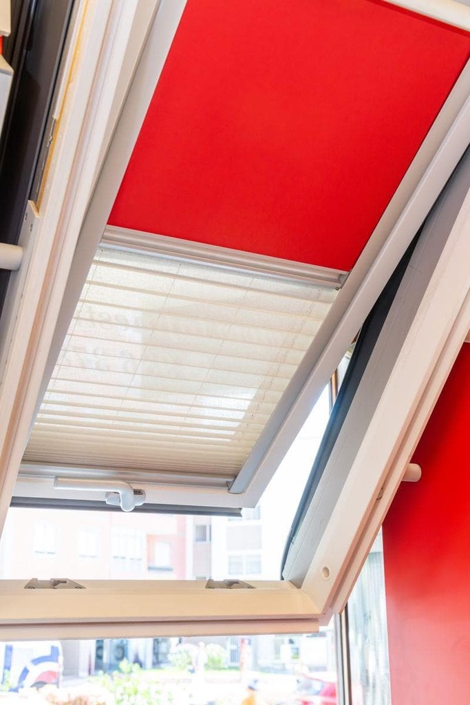 ¿Cómo sacar el máximo partido a tu ático en Vigo? Elige la cortina Velux perfecta