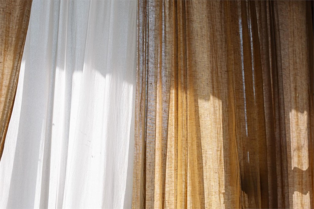 Cortinas de colores otoñales: paletas que abrigan sin pasar de moda