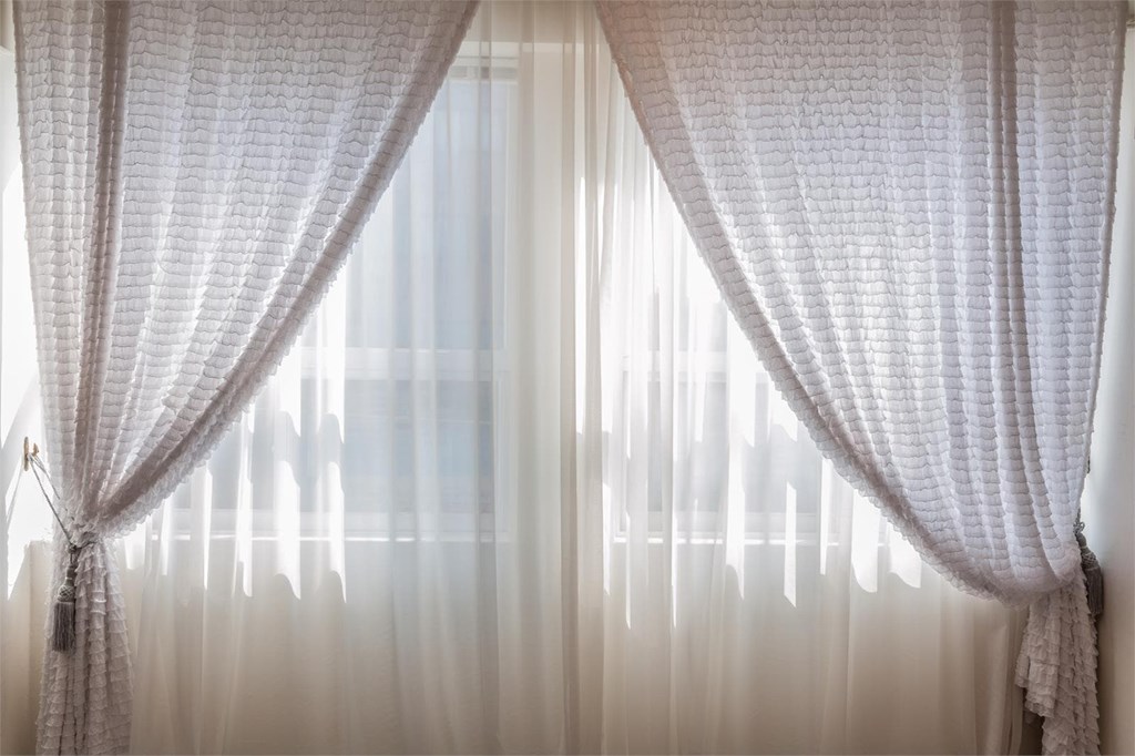 ¡Variedad de cortinas y persianas para ventanas Velux!